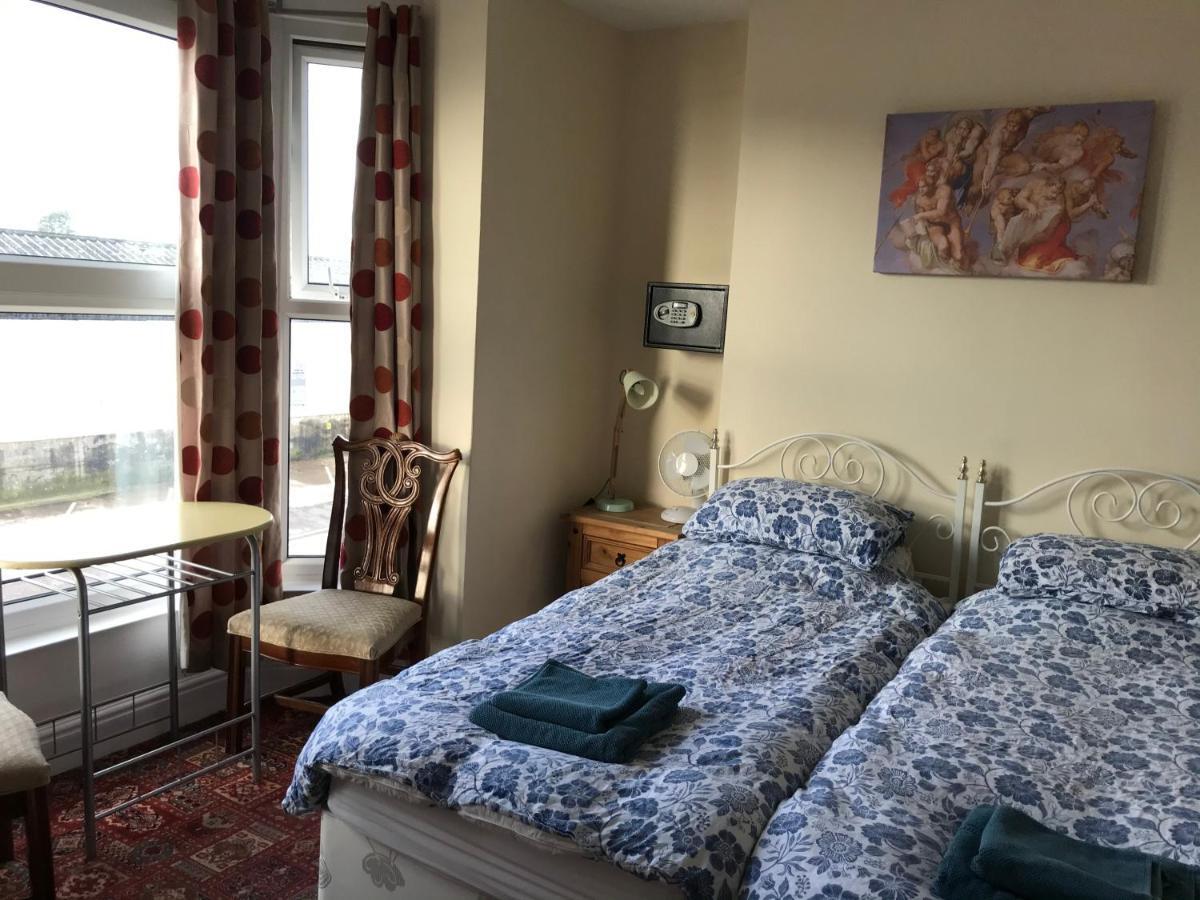 Bayside Guest House Porthcawl Bagian luar foto